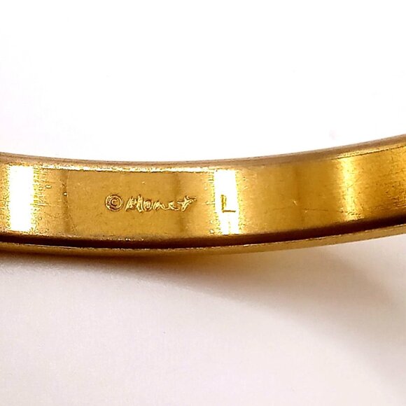 Vintage Monet L Signed Bangle Gold Tone Diamond Cut Textured Bracelet 8 1/4 " - Picture 5 of 6